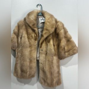 Vintage Women's Wincrest Fur Coat !